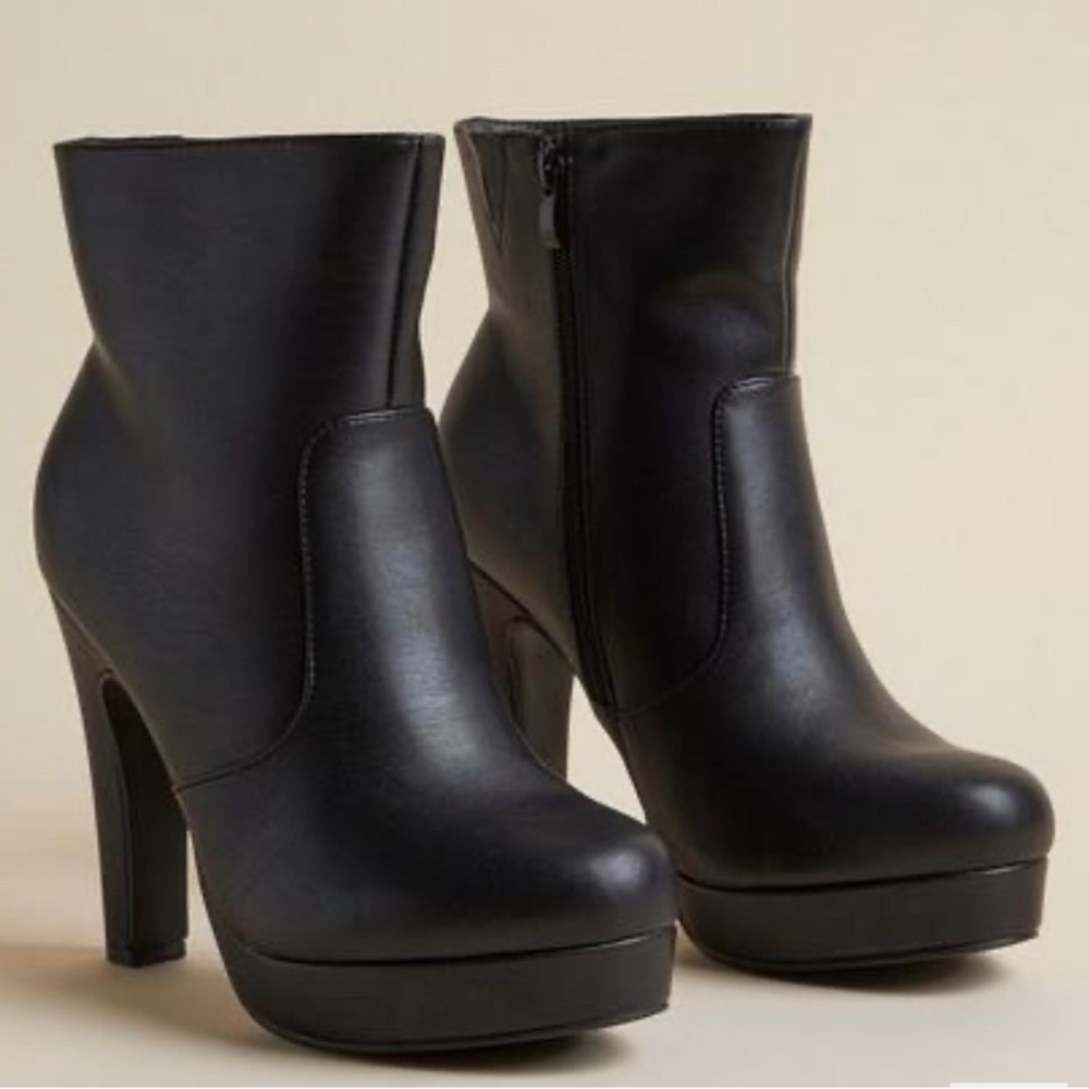NWOT Torrid platform heeled booties 9WW